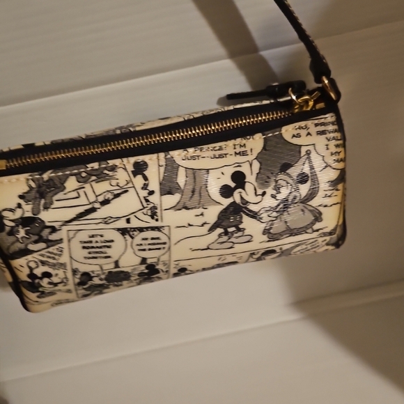 Dooney & Bourke Disney Mickey Comic Mini Barrel Bag – Rare - Picture 4 of 14